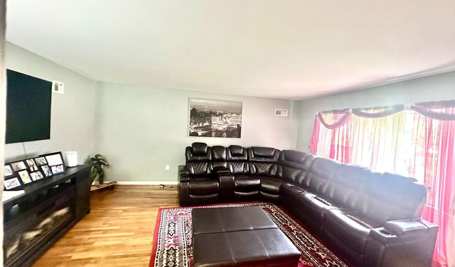 10117 CHICKADEE, Adelphi, MD 20783 - 6 Beds, 4 Bath