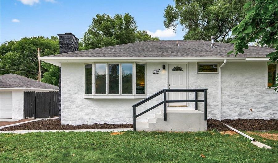 729 40th Ln, Anoka, MN 55303 - 2 Beds, 1 Bath