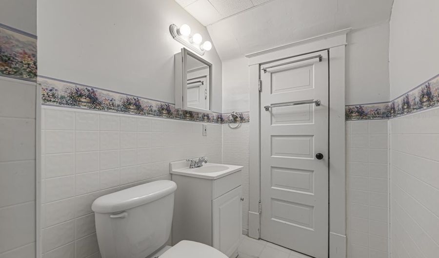 604 Ulstad Ave, Albert Lea, MN 56007 - 3 Beds, 3 Bath