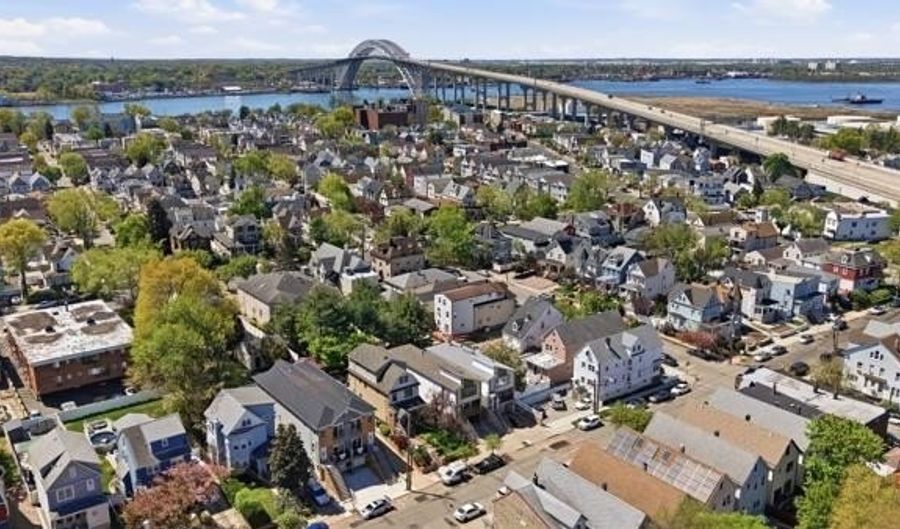 92 W 6TH St 2, Bayonne, NJ 07002 - 4 Beds, 4 Bath