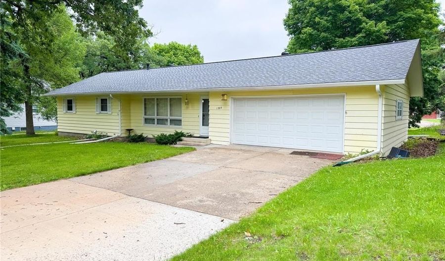 1225 Irving St, Alexandria, MN 56308 - 3 Beds, 2 Bath