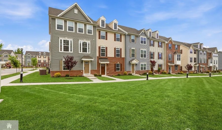 19 Kiln Dr 219, Aberdeen, NJ 07721 - 3 Beds, 4 Bath