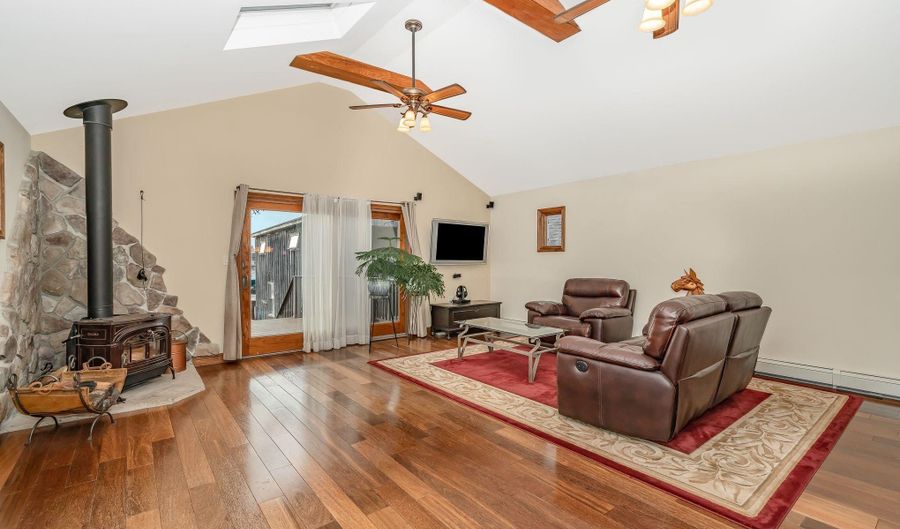 39 Central Ave, Amityville, NY 11701 - 2 Beds, 2 Bath