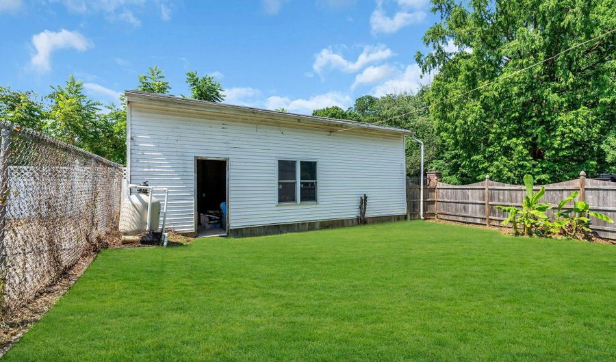 126 S Main St, Allentown, NJ 08501 - 5 Beds, 3 Bath