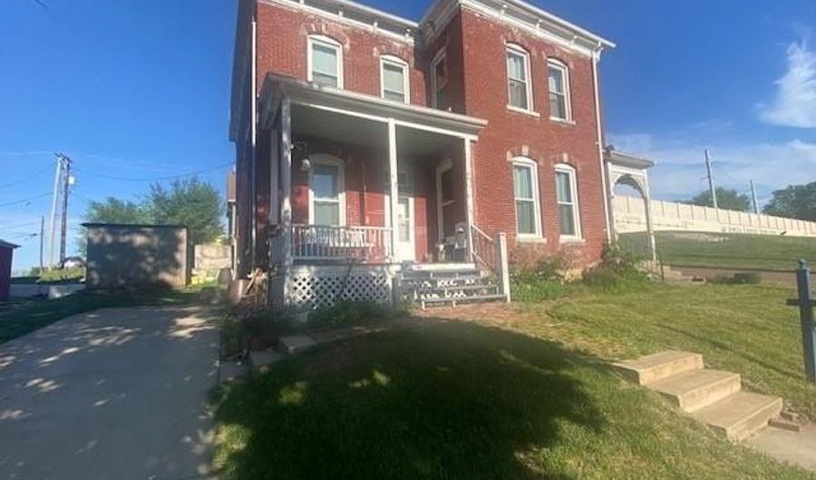 432 S 5th St, Atchison, KS 66002 - 4 Beds, 2 Bath
