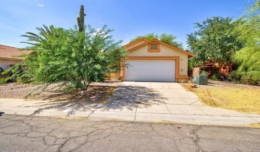 1733 E CATALINA St, Casa Grande, AZ 85122 - 3 Beds, 2 Bath