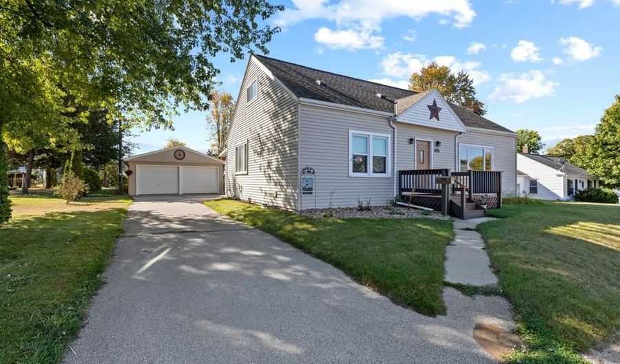 710 Washington St, Algoma, WI 54201 - 3 Beds, 2 Bath