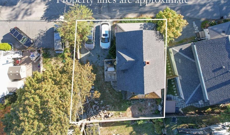 2 Bowles Ave, Bar Harbor, ME 04609 - 4 Beds, 1 Bath