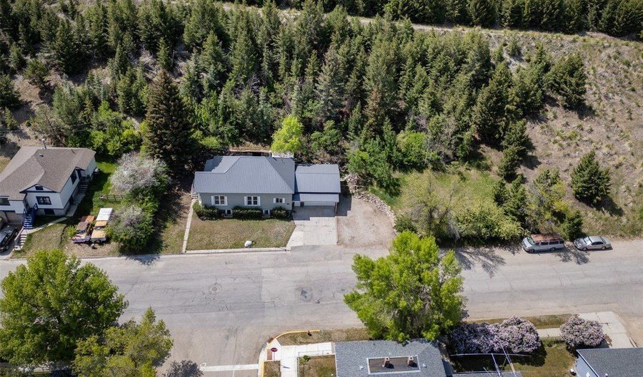 411 W 7th St, Anaconda, MT 59711 - 5 Beds, 2 Bath
