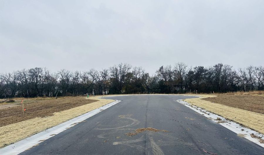 816 W Bluebird Ct, Andover, KS 67002 - 5 Beds, 3 Bath