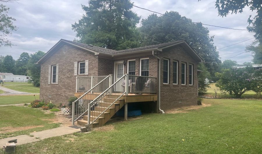 63 Road St, Bardwell, KY 42023 - 2 Beds, 1 Bath