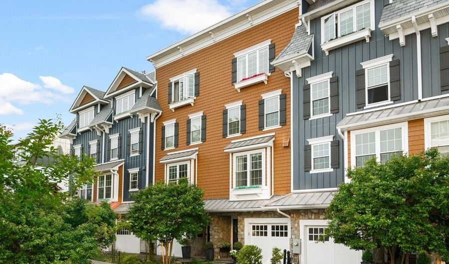 4724 CROSS St, Philadelphia, PA 19128 - 3 Beds, 5 Bath