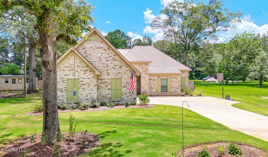 102 Eastwood Dr, Brandon, MS 39042 - 4 Beds, 3 Bath