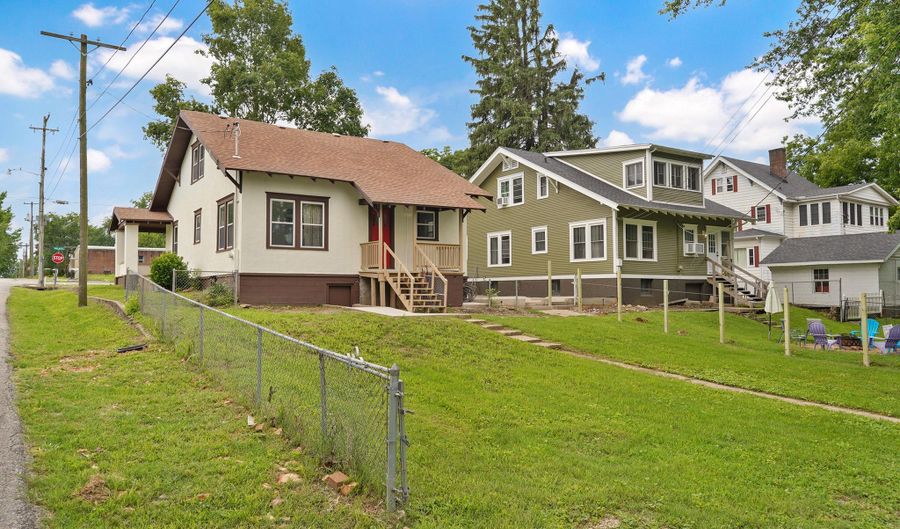 412 E Walker St, Ash Grove, MO 65604 - 4 Beds, 2 Bath