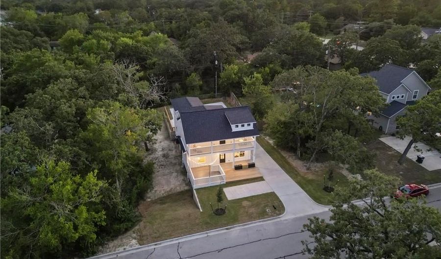 1104 Berkeley St, College Station, TX 77840 - 4 Beds, 5 Bath