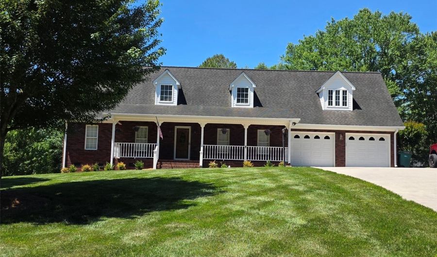 305 Imperial Way, Albemarle, NC 28001 - 3 Beds, 4 Bath