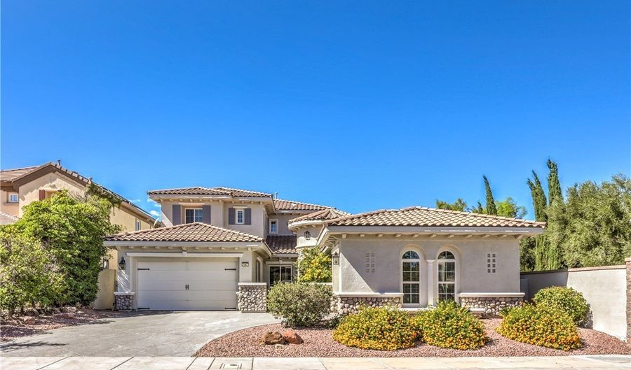 1967 Cherry Creek Cir, Las Vegas, NV 89135 - 4 Beds, 5 Bath