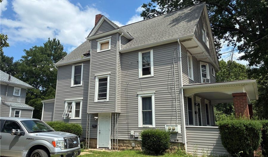 699 W Exchange St, Akron, OH 44302 - 3 Beds, 2 Bath