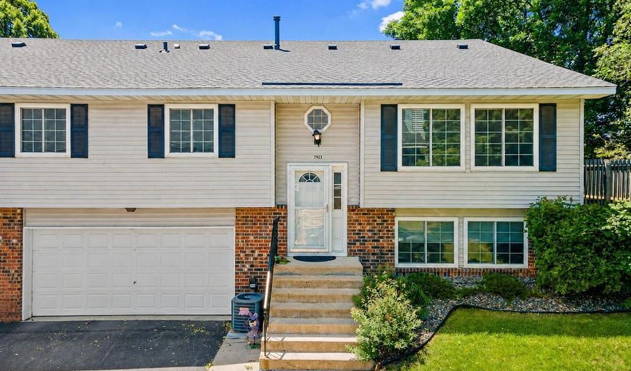 7923 147th St W, Apple Valley, MN 55124 - 3 Beds, 2 Bath