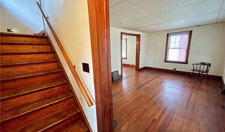 249 Malacca St, Akron, OH 44305 - 3 Beds, 1 Bath