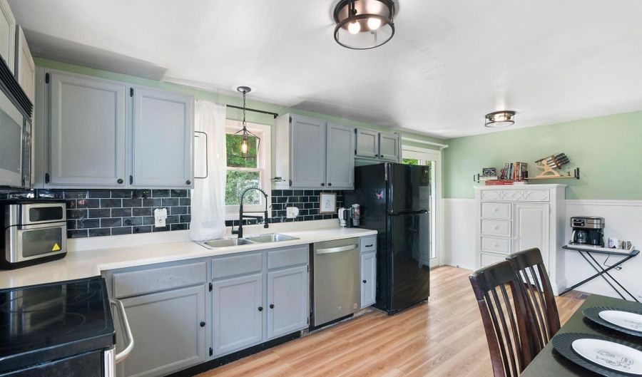 164 Chestnut St, Brattleboro, VT 05301 - 3 Beds, 1 Bath