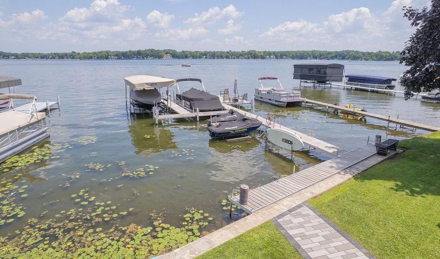 8210 Clarks, Addison, MI 49220 - 5 Beds, 4 Bath