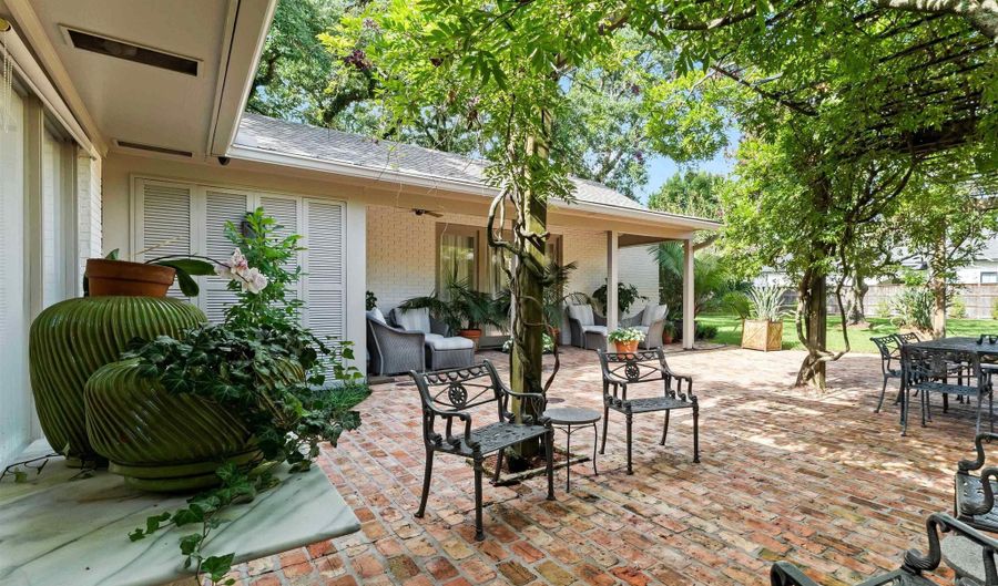 3044 Mcconnell Dr, Baton Rouge, LA 70809 - 3 Beds, 3 Bath