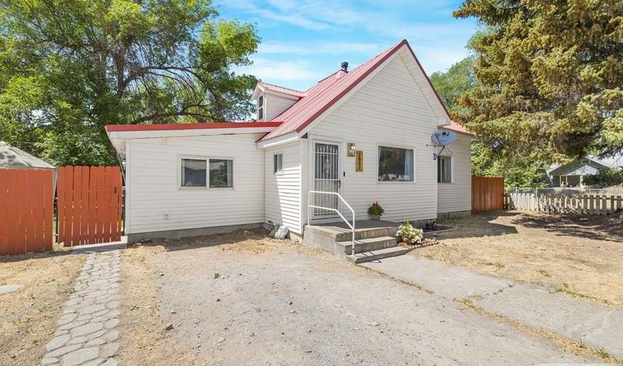 2031 Lawrence Ln, Blackfoot, ID 83221 - 3 Beds, 1 Bath