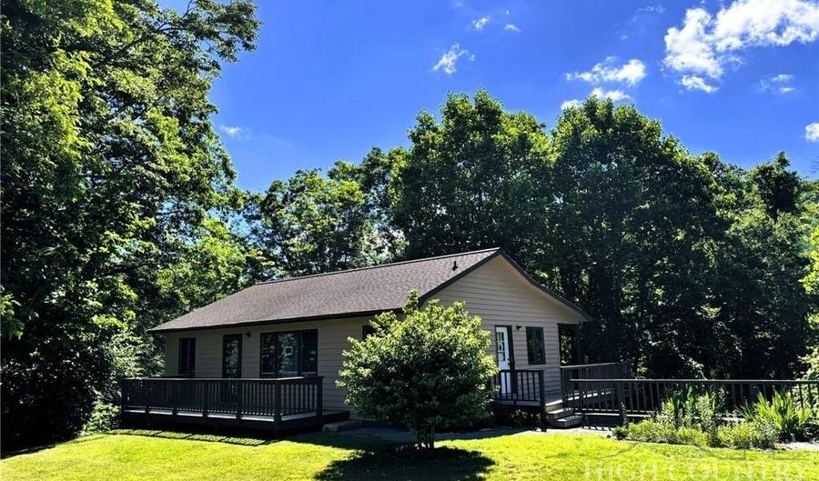 10221 NC Highway 105 S, Banner Elk, NC 28604 - 3 Beds, 2 Bath