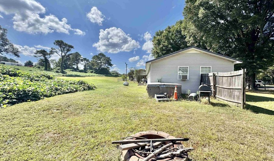 221 GEOFF Ln, Anniston, AL 36201 - 3 Beds, 2 Bath