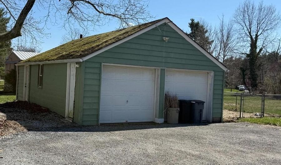 81 N GREENWICH St, Alloway, NJ 08001 - 4 Beds, 2 Bath