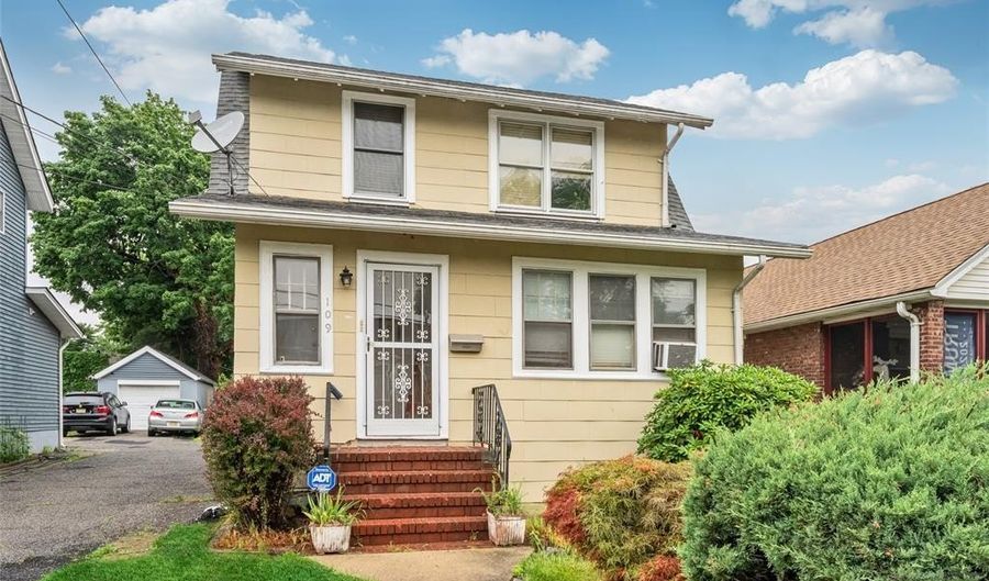 109 Bergen Ave, Bergenfield, NJ 07621 - 2 Beds, 2 Bath