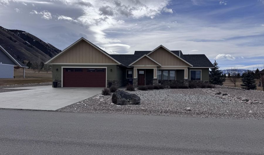 111 E PAPWORTH Ln, Afton, WY 83110 - 3 Beds, 3 Bath