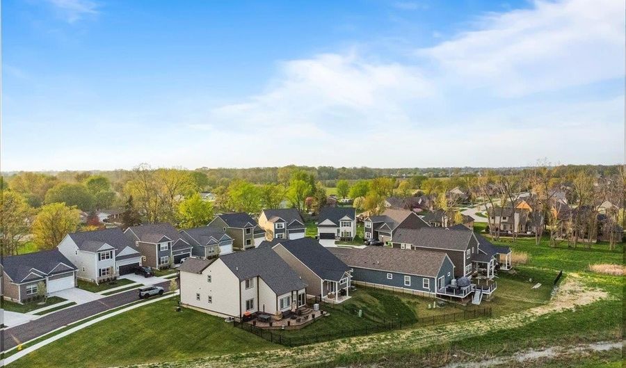 27633 Maryjane Ln E, Chesterfield, MI 48047 - 3 Beds, 3 Bath