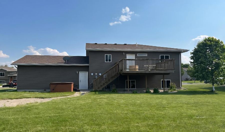 906 SW 16th Ave, Aberdeen, SD 57401 - 4 Beds, 2 Bath