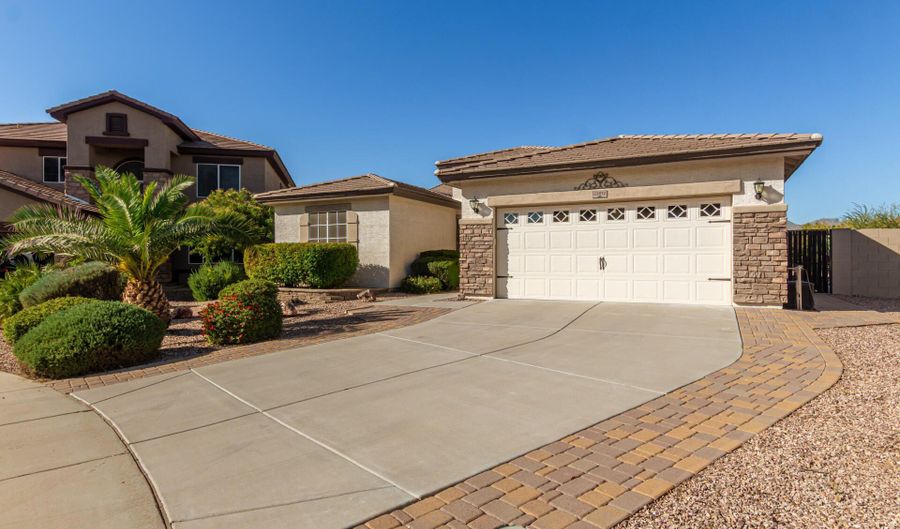 22072 W MOONLIGHT Path, Buckeye, AZ 85326 - 3 Beds, 2 Bath