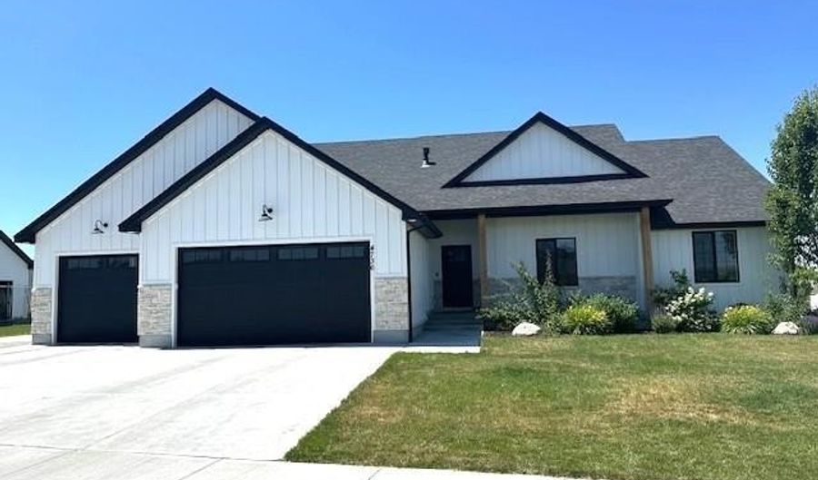4736 S Thunder Dr, Ammon, ID 83406 - 6 Beds, 3 Bath