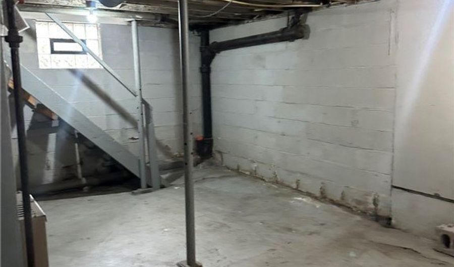 1627 Manchester, Akron, OH 44314 - 1 Beds, 1 Bath