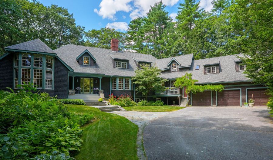 9 Scitterygussett Dr, Falmouth, ME 04105 - 5 Beds, 7 Bath