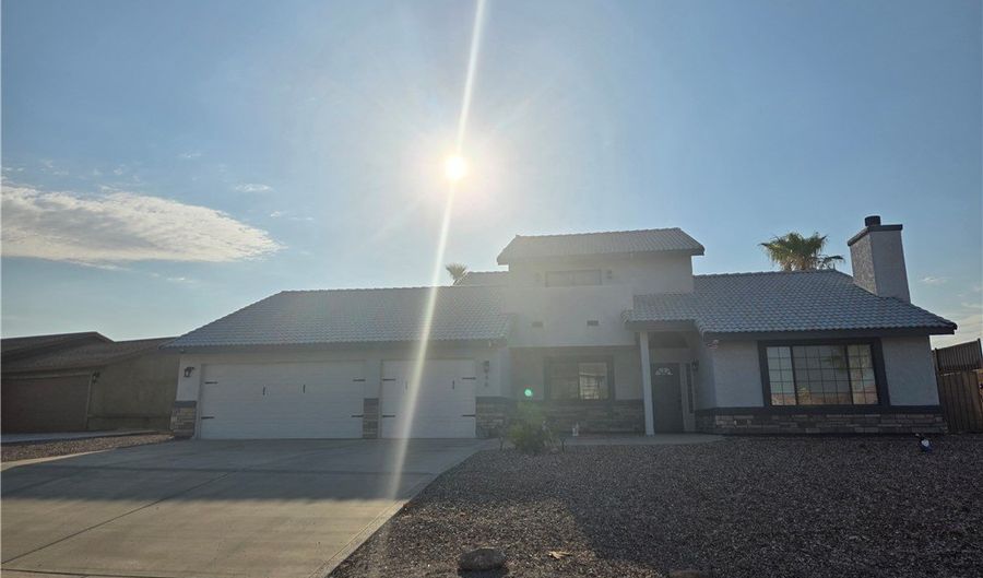 846 Indian Head Dr, Bullhead City, AZ 86429 - 3 Beds, 2 Bath