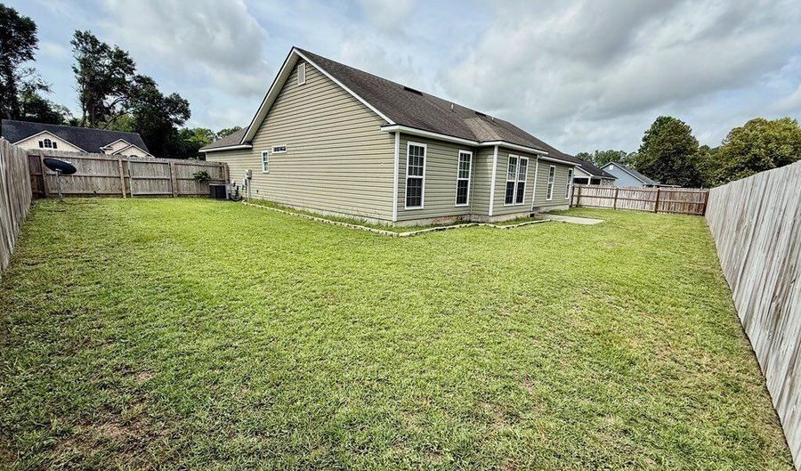 401 Spanish Moss Ln, Adel, GA 31620 - 3 Beds, 2 Bath