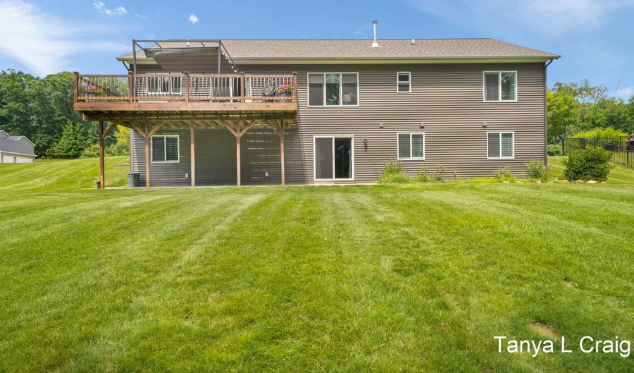 9266 Trafalgar Dr SE, Alto, MI 49302 - 4 Beds, 4 Bath