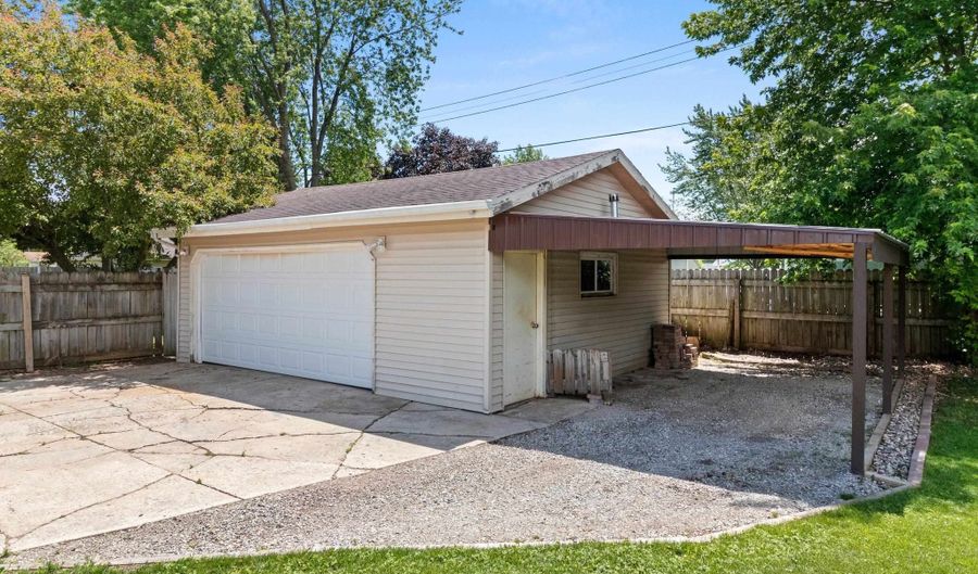 1513 E PLAZA Dr, Appleton, WI 54915 - 3 Beds, 1 Bath