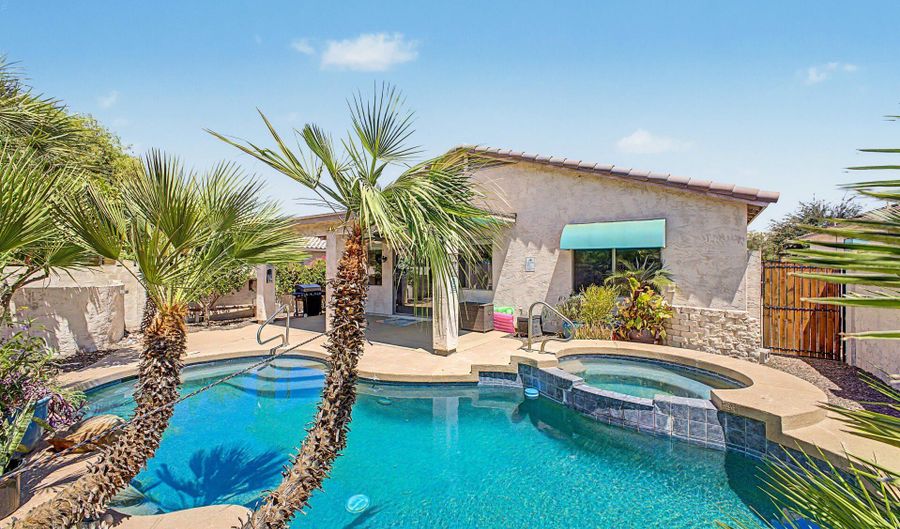 10767 W CITRUS GROVE Way, Avondale, AZ 85392 - 2 Beds, 2 Bath