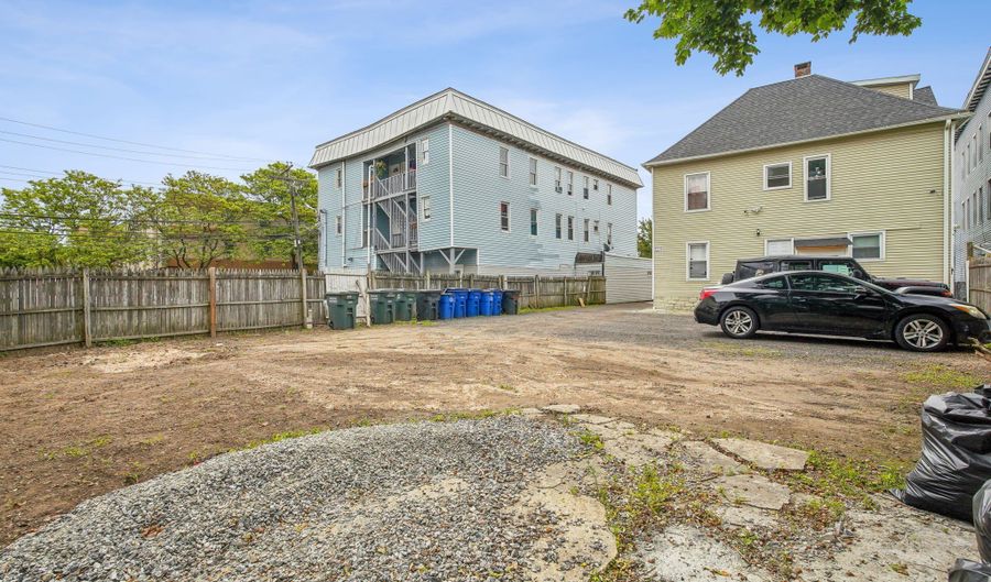 1119 Stratford Ave, Bridgeport, CT 06607 - 3 Beds, 1 Bath
