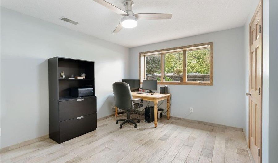 2800 9th Ave SW, Austin, MN 55912 - 4 Beds, 3 Bath