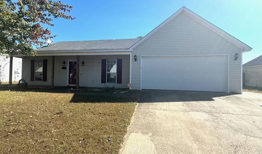 211 Hunters Run Dr, Benton, AR 72015 - 4 Beds, 2 Bath