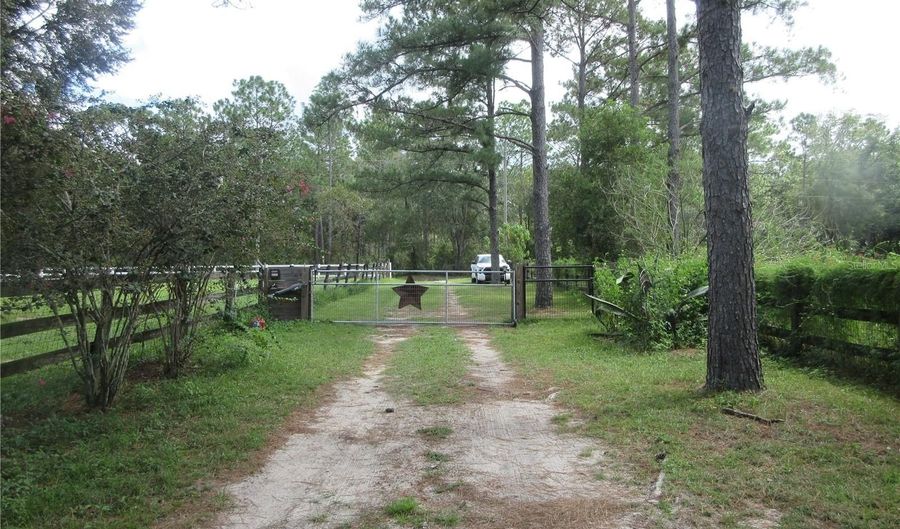 8500 NE 41ST Ct, Anthony, FL 32617 - 3 Beds, 2 Bath