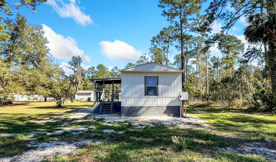 55006 FIFTH St, Astor, FL 32102 - 2 Beds, 2 Bath