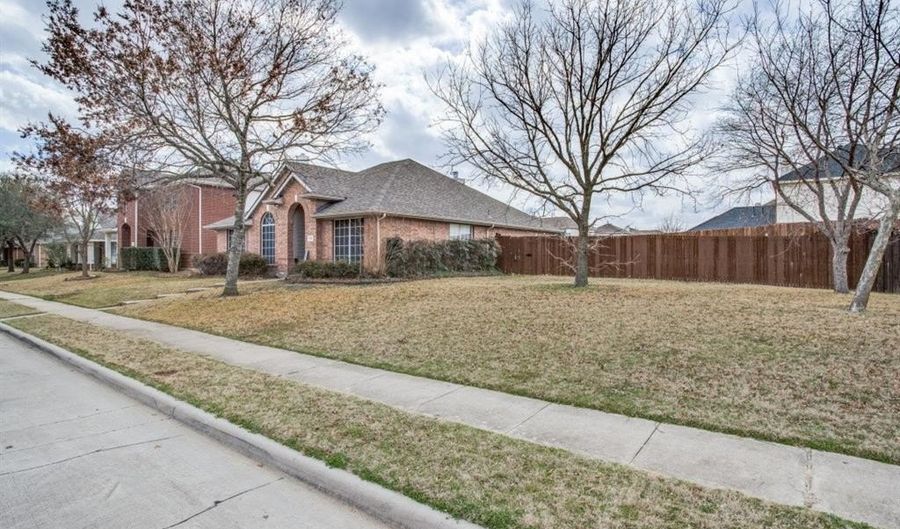 1627 Branch Creek Dr, Allen, TX 75002 - 3 Beds, 2 Bath